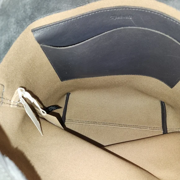 Madewell Essential Bucket Tote - Picture 5 of 7